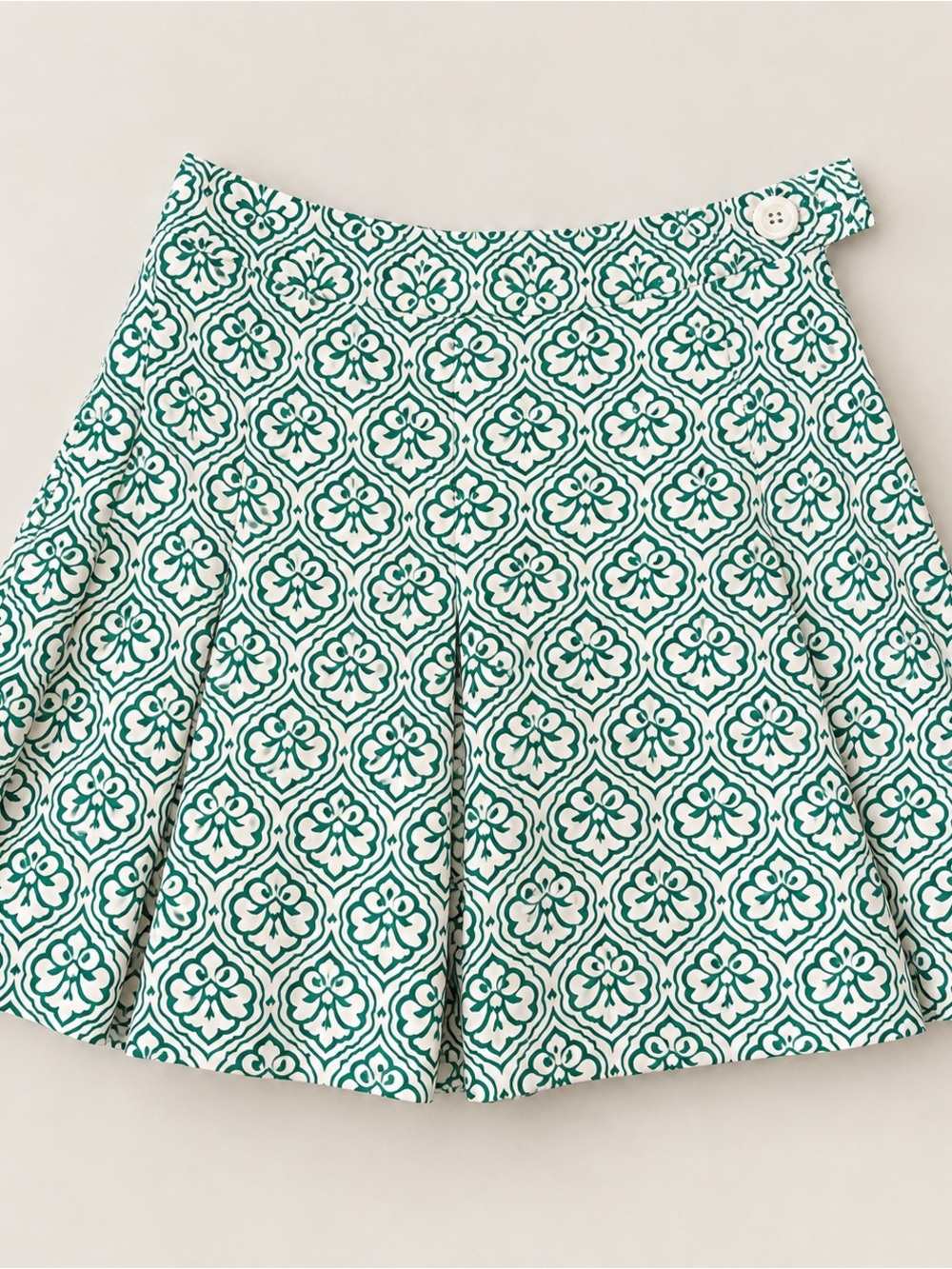 THML Green & White Geometric Floral Pleated Skirt Size S NWOT never worn